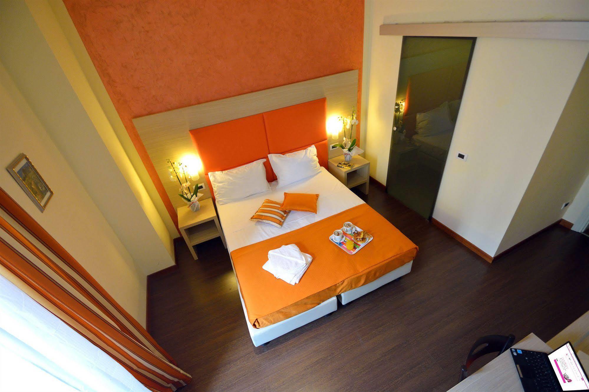フィレンツェ B＆B マルボ フローレンス Bed & Breakfast エクステリア 写真